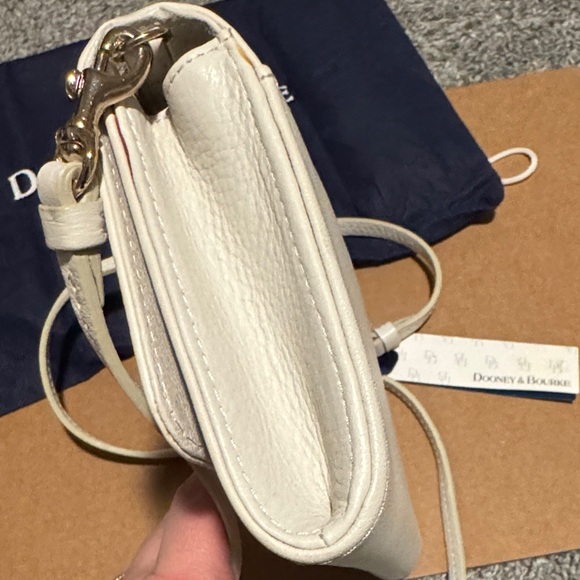 Dooney & Bourke Cream Leather Bag - Picture 9 of 14